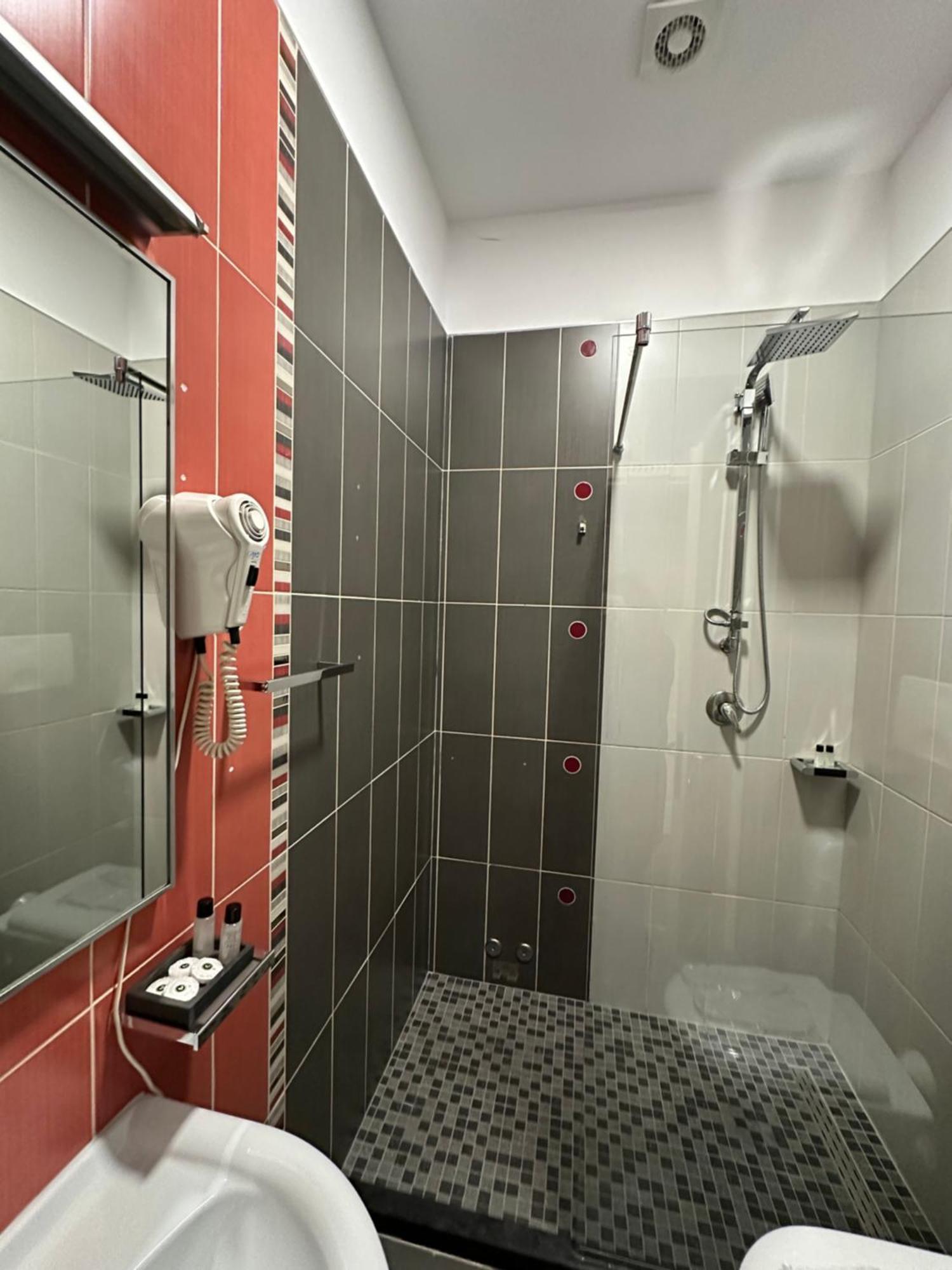 טיראנה Residenza Monun Boutique Hotel מראה חיצוני תמונה